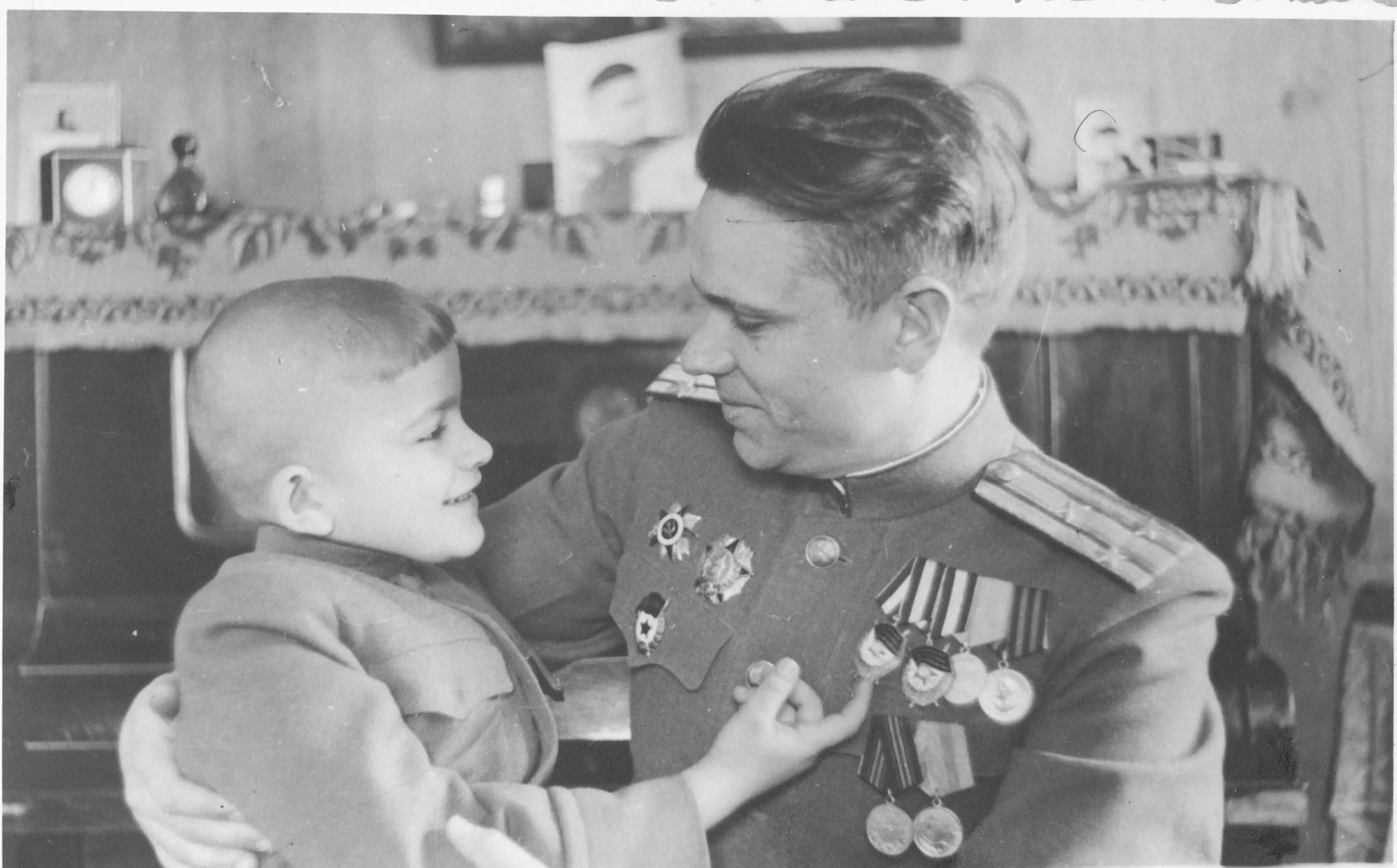 Наследники бережно хранят историю героического отца, деда, прадеда Александра Шеметкова
